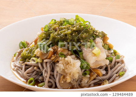 Chilled Mekabu Soba (Mekabu, Nameko mushrooms, grated daikon radish) 129484489