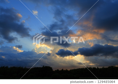 Clouds illuminated by the setting sun Clouds illuminated by the setting sun 129485064