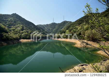 Eiraku Dam Lake (Okuyama Ameyama Natural Park) [Kumatori Town, Sennan District, Osaka Prefecture] 129486025