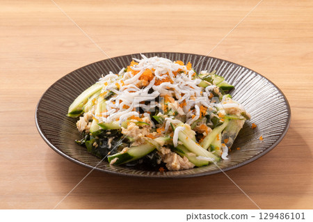 海鮮沙拉（銀魚、飛魚籽、鮪魚、裙帶菜） 129486101