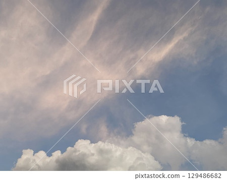 夏日黃昏時分的多雲天空 4 夏日黃昏時分的多雲天空 4 129486682