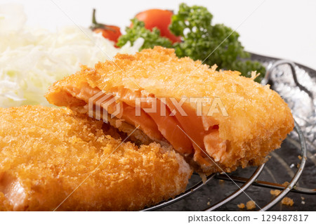 Fried salmon 129487817