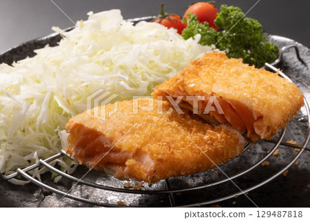 Fried salmon 129487818