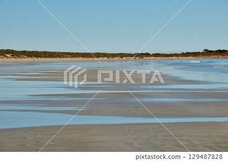 Low tide - Broome 129487828