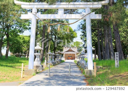 Yamanoue Sumiyoshi Shrine on a clear day Yamanoue Sumiyoshi Shrine on a clear day 129487892