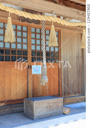 Yamanoue Sumiyoshi Shrine on a clear day 129487908