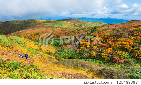 Climbing Mount Kurikoma in autumn (Ubunuma to Higashi-Kurikoma) Climbing Mount Kurikoma in autumn (Ubunuma to Higashi-Kurikoma) 129488388