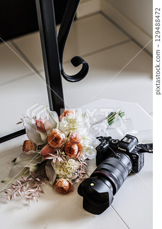 Image of a bouquet and a camera 129488472
