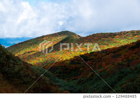 Climbing Mount Kurikoma in autumn (Ubunuma to Higashi-Kurikoma) Climbing Mount Kurikoma in autumn (Ubunuma to Higashi-Kurikoma) 129488485