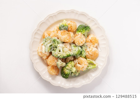 蝦仁蛋黃醬和青花菜 蝦仁蛋黃醬和青花菜 129488515