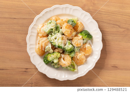 蝦仁蛋黃醬和青花菜 129488521