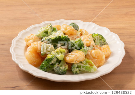 蝦仁蛋黃醬和青花菜 129488522