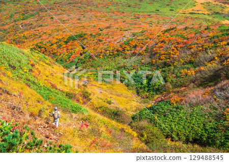 秋季攀登栗駒山（宇文沼～東栗駒） 129488545