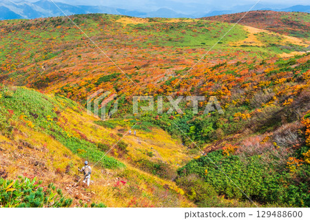 Climbing Mount Kurikoma in autumn (Ubunuma to Higashi-Kurikoma) 129488600
