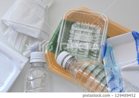 Recyclable garbage, food trays, plastic bottle shopping bags 129489452