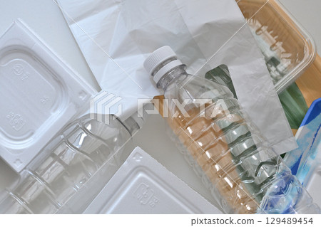 Recyclable garbage, food trays, plastic bottle shopping bags 129489454