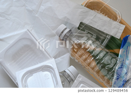 Recyclable garbage, food trays, plastic bottle shopping bags 129489456