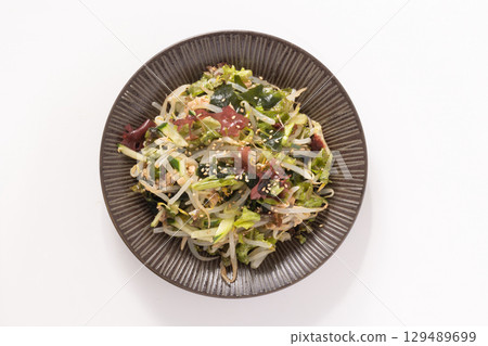 海藻沙拉(鮪魚、豆芽、海藻、小黃瓜、生菜) 海藻沙拉(鮪魚、豆芽、海藻、小黃瓜、生菜) 129489699