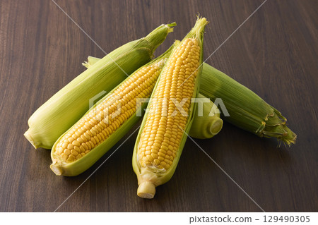 新鮮的玉米 129490305