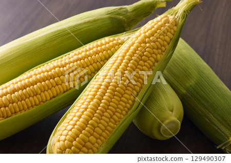 新鮮的玉米 129490307