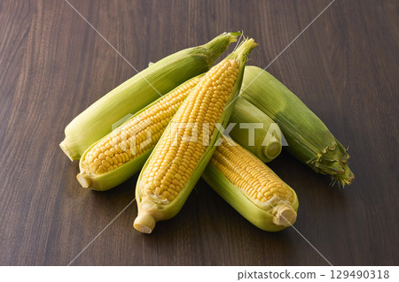 新鮮的玉米 129490318