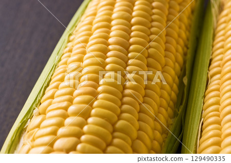 新鮮的玉米 129490335