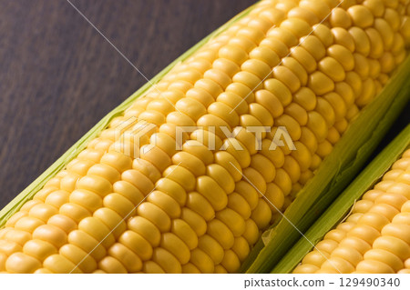 新鮮的玉米 129490340
