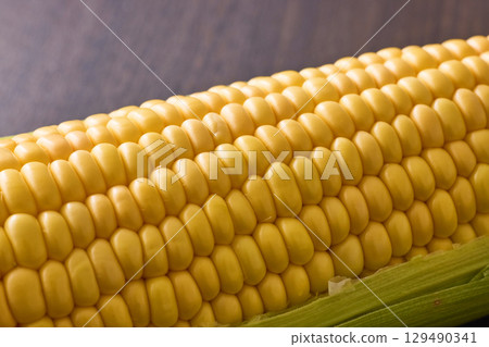 新鮮的玉米 129490341