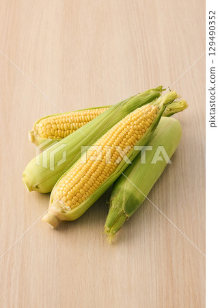 新鮮的玉米 129490352