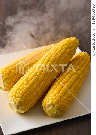 Steaming boiled corn 129490380