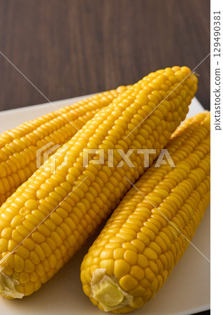 蒸煮玉米 蒸煮玉米 129490381