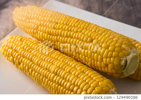 蒸煮玉米 蒸煮玉米 129490386