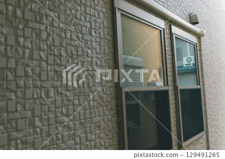 Exterior walls and sash windows 129491265