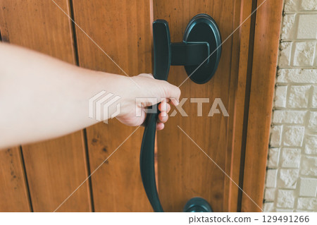 打開前門 129491266