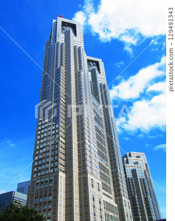 Tokyo Metropolitan Government Building and blue sky 129491343