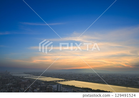 Beautiful sunset from the Umeda Sky Garden in Osaka [Osaka Scenery] 129491524