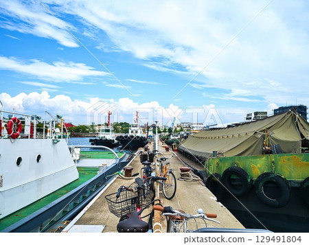 Port scenery 129491804