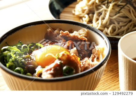 鄉土料理：近江牛迷你牛肉蓋飯（蔥蛋）及100%蕎麥麵套餐 129492279