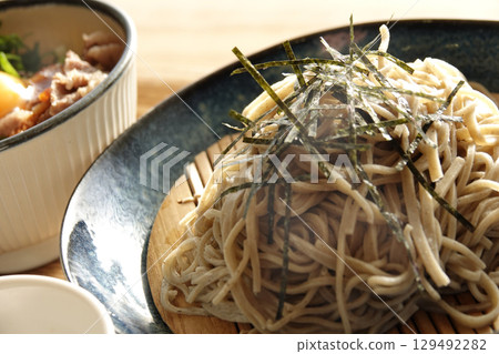 鄉土料理：近江牛迷你牛肉蓋飯（蔥蛋）及100%蕎麥麵套餐 129492282