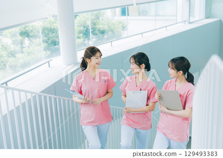 三位女護士 129493383