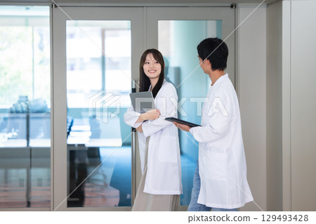 Men and women in white 129493428