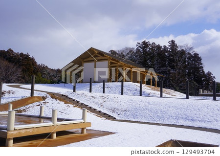 Snow-covered Taga Castle ruins 129493704