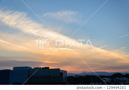 The city sky dyed in the sunset The city sky dyed in the sunset 129494281