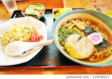 拉麵和半份炒飯套餐 拉麵和半份炒飯套餐 129496017