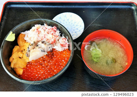 Hokkaido Hakodate Morning Market Seafood Bowl 129496023