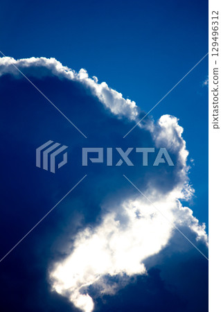 東京日落和雲彩 129496312