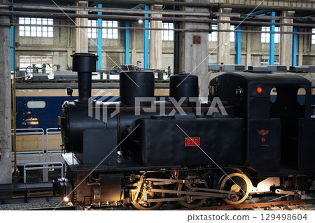 steam locomotive 129498604