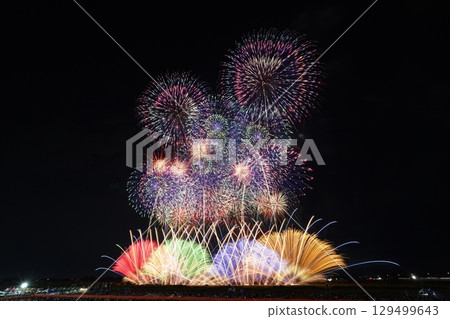 Large fireworks blooming in the night sky 129499643