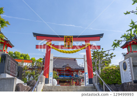 Tsunashiki Tenmangu Shrine's large torii gate (Kobe City, Hyogo Prefecture) 129499993