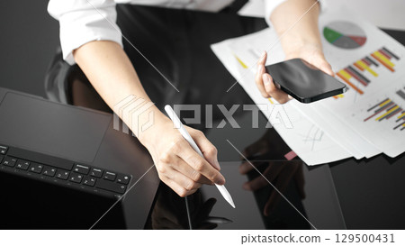 Business concept. A confident gesture by a female leader with leadership and innovative attitude. 129500431